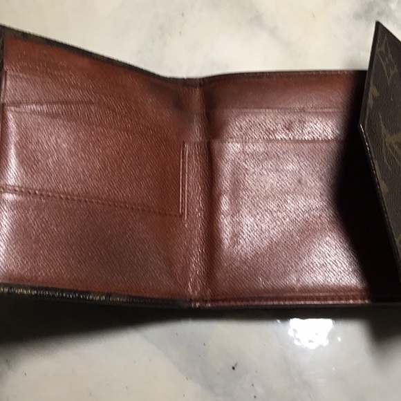 LV MONO DOUBLE SNAP WALLET professionally cleaned - Picture 8 of 13